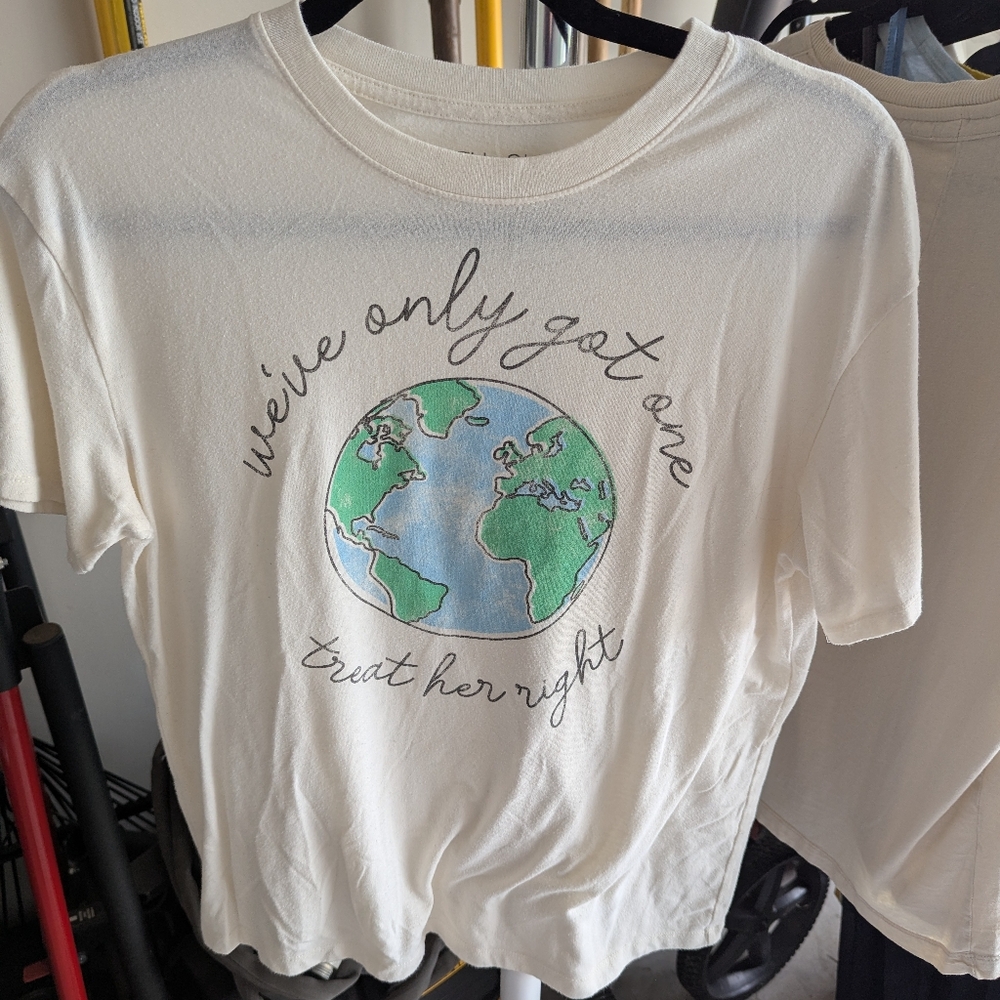 Fifth Sun World Printed T-Shirt- Size Medium